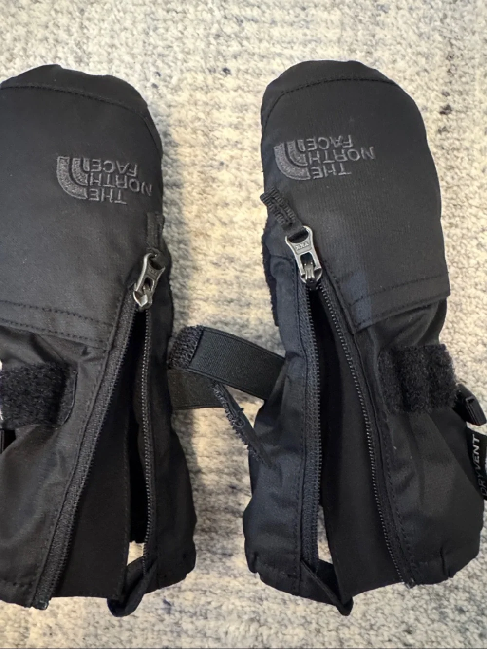 The North Face youth Black DryVent Mittens size 3T